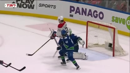 Slafkovského teč proti Canucks