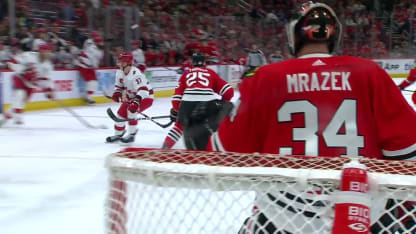 CAR@CHI: Staal scores goal against Petr Mrazek