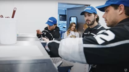 Danault s'improvise serveur dans une crèmerie pour une bonne cause