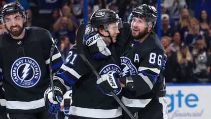 Kucherov alcanza 100 asistencias