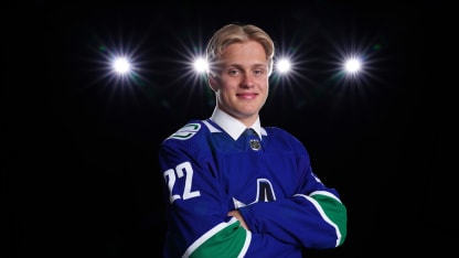 Vancouver Canucks placerar Elias Pettersson i AHL