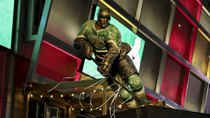 Les Stars dévoilent une statue en l’honneur de Mike Modano